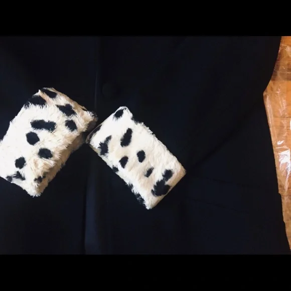 Liz Claiborne Wool Crepe and Ermine Trimmed Jacket w/ Covered Buttons - Size 10 - Picture 3 of 7